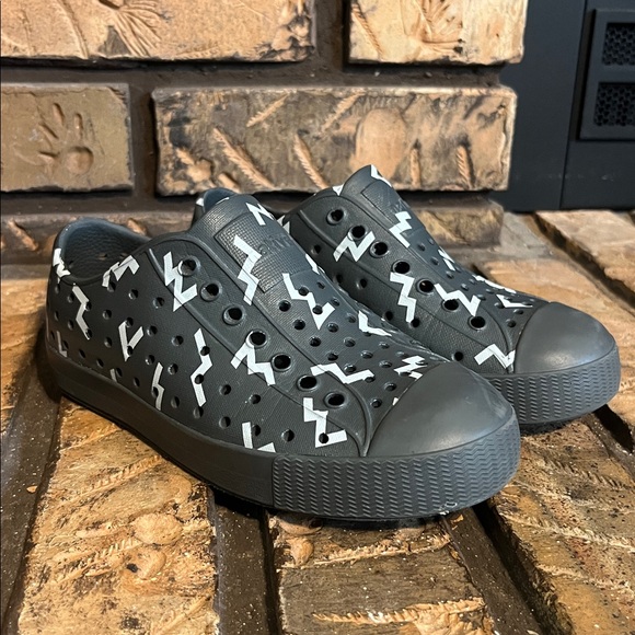 Native Kids Jefferson Slip-On Shoes Gray and White 12C - Picture 2 of 8